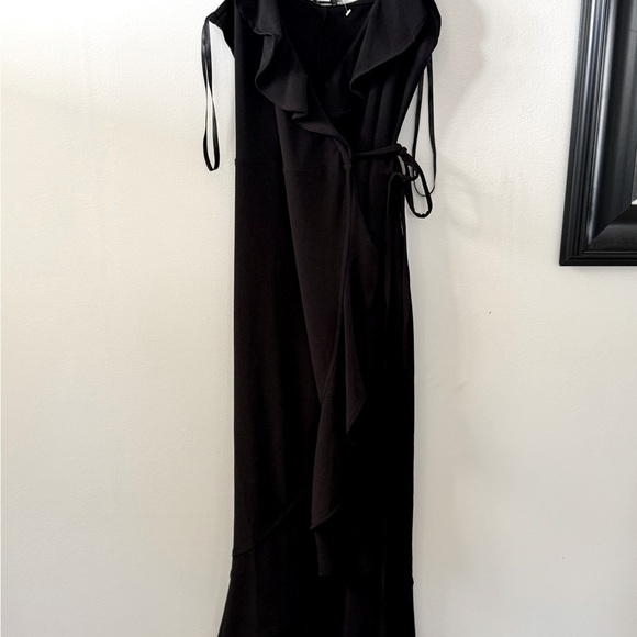 Classy woman dress Flirty and Stylish Black Midi Dress with Side Split - Picture 5 of 7